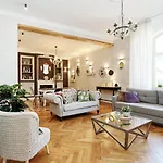 Old Town Jana Seta Апартаменти